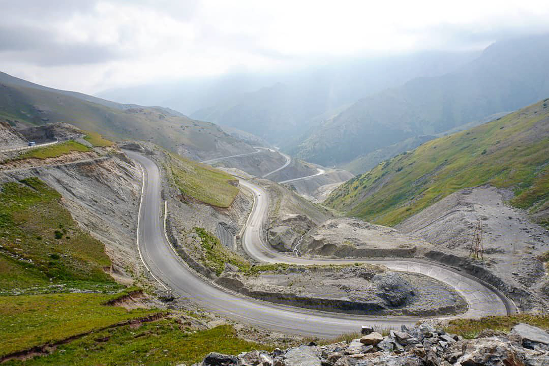 Looking back on the hairpins up to the Taldyk Pass